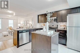 2280 Baronwood Dr in Oakville, ON - Building Photo - Building Photo