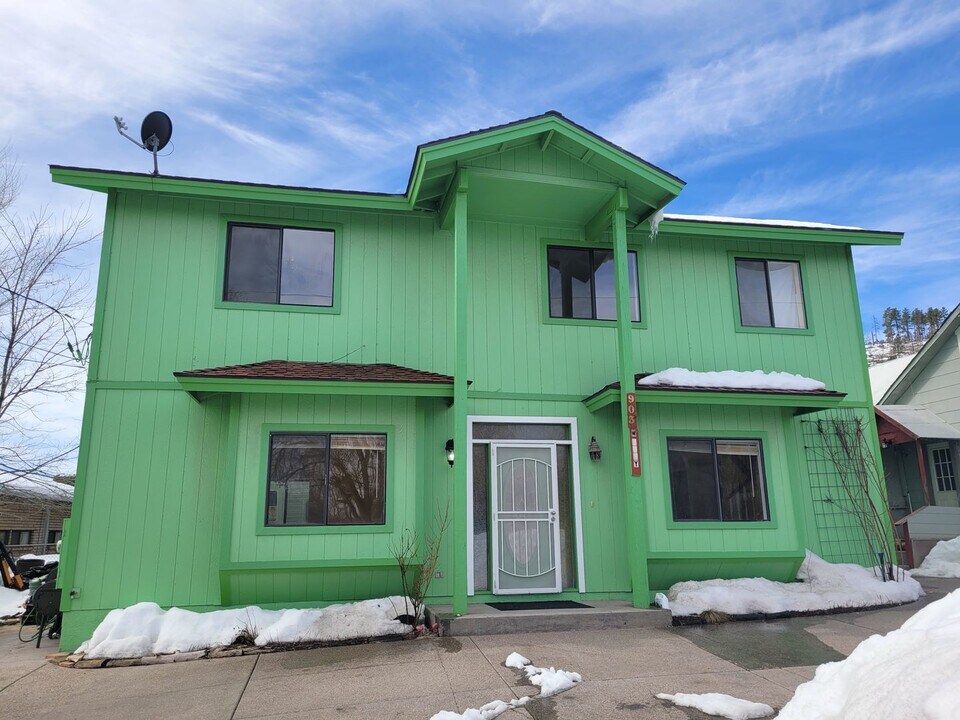 903 W Clay Ave in Flagstaff, AZ - Building Photo