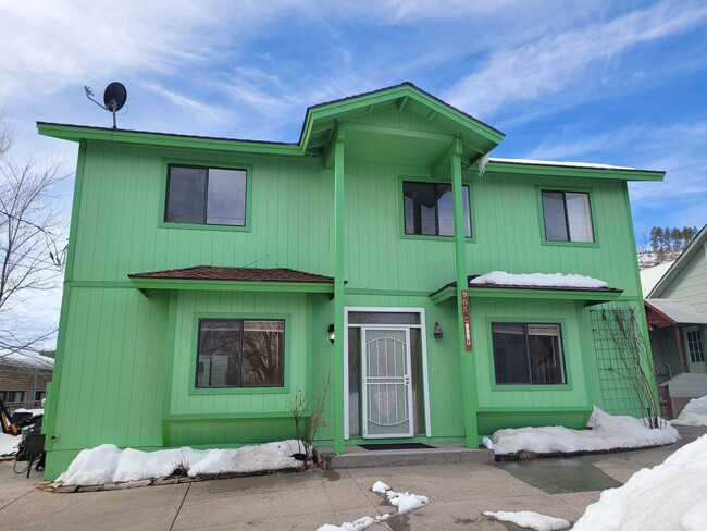 property at 903 W Clay Ave