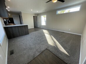 38054 Versailles St in Clinton Township, MI - Building Photo - Building Photo