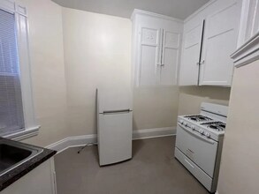 2 Ware St, Unit 111 in Cambridge, MA - Foto de edificio - Building Photo