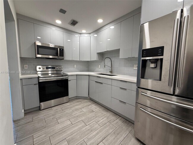 21133 SW 85th Ave in Cutler Bay, FL - Building Photo - Building Photo