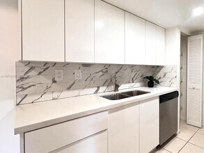 8911 SW 123rd Ct in Miami, FL - Building Photo - Building Photo