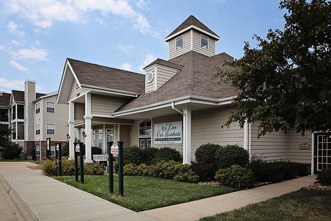 Cobblestone Village in Springfield, MO - Foto de edificio - Building Photo