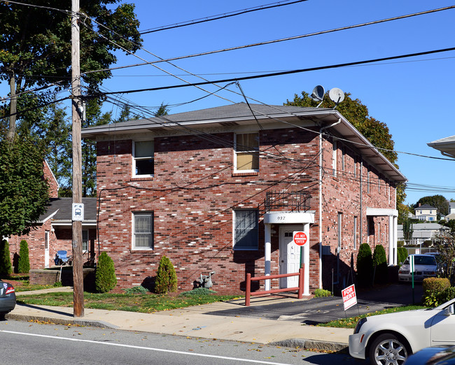 935-945 Smith St in Providence, RI - Foto de edificio - Building Photo