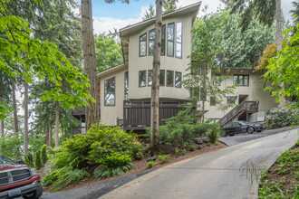 5000 E Mercer Way in Mercer Island, WA - Building Photo - Building Photo