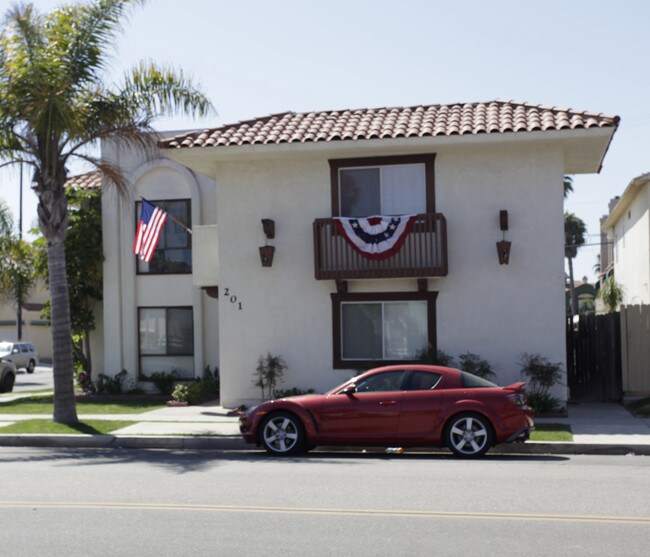 201 16th St in Huntington Beach, CA - Building Photo - Building Photo