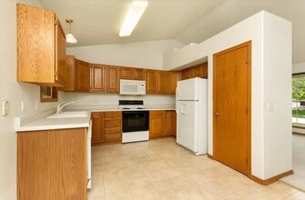 2412 Emma Ave in Des Moines, IA - Building Photo - Building Photo