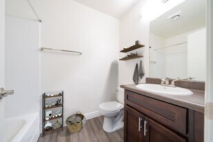 221 Weston Cir, Unit 25 in Vista, CA - Building Photo