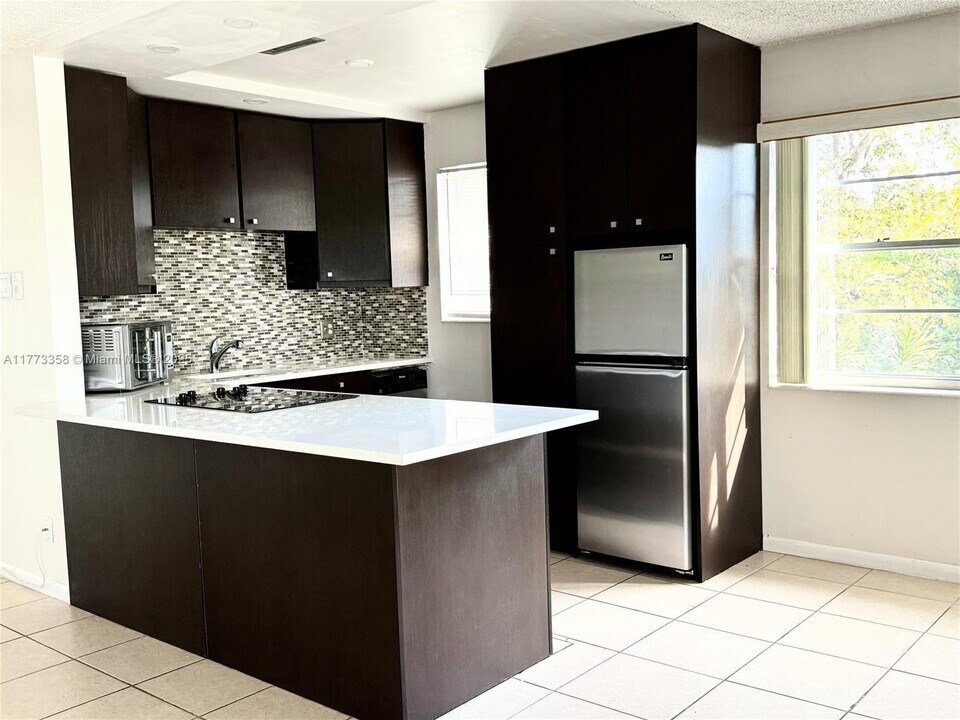 176 Lyndhurst L in Deerfield Beach, FL - Building Photo