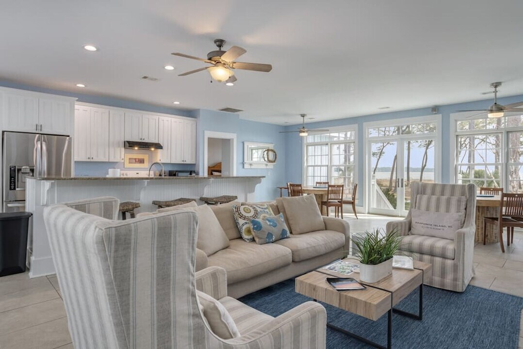 152 Avenue of Oaks in Daufuskie Island, SC - Building Photo