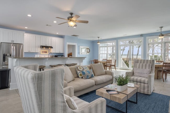 property at 152 Avenue of Oaks