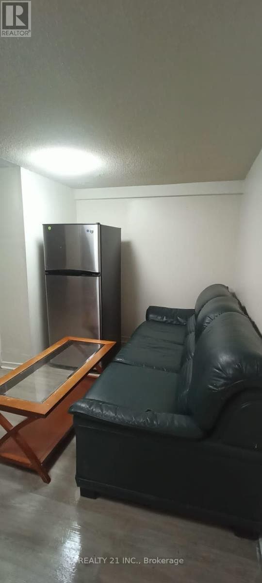 571 Danforth Rd in Toronto, ON - Building Photo - Building Photo