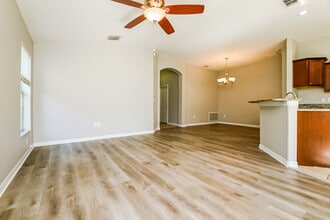 1717 Palm Warbler Ln in Ruskin, FL - Building Photo - Building Photo