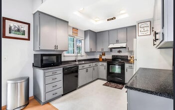 5809 Sturbridge Ct in Sacramento, CA - Building Photo - Building Photo