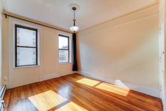 200 Grand St in Hoboken, NJ - Building Photo - Building Photo