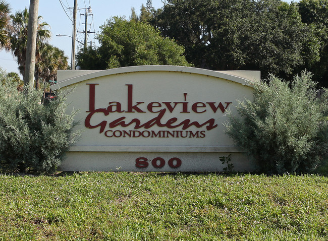 Lakeview Gardens Condominiums in Lake Worth, FL - Building Photo - Building Photo