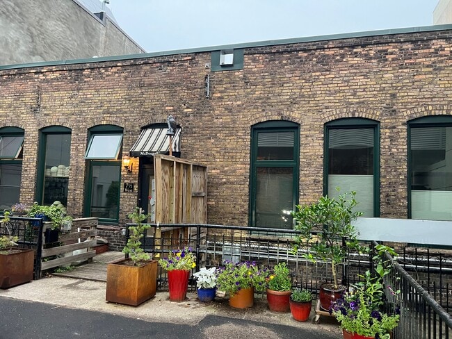 7 W Superior St, Unit 2