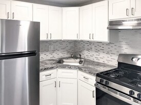 York Apartments in Lowell, MA - Building Photo