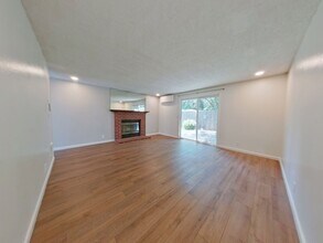 88040 5th St in Veneta, OR - Foto de edificio - Building Photo