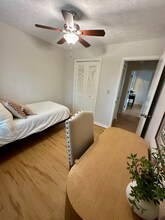 1018 Sir Lancelot Ln in Louisville, KY - Foto de edificio - Building Photo