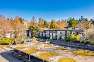 Quilchena Gardens in Vancouver, BC - Building Photo - Building Photo