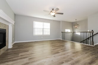 902 NW High View Dr in Grain Valley, MO - Building Photo - Building Photo