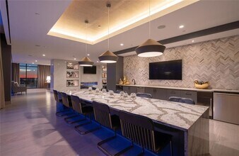 1400 W Peachtree St NW in Atlanta, GA - Building Photo - Building Photo