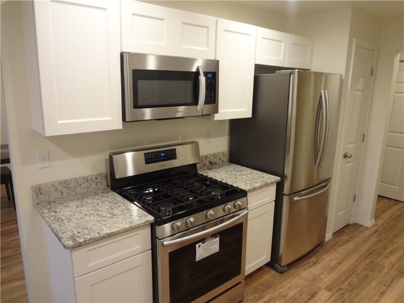 529 Sharon Garden Ct in Woodbridge, NJ - Foto de edificio