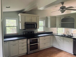 32 Russell Ln in Russellville, AR - Building Photo - Building Photo