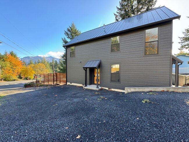 361 Frank Johns Rd in Stevenson, WA - Building Photo - Building Photo