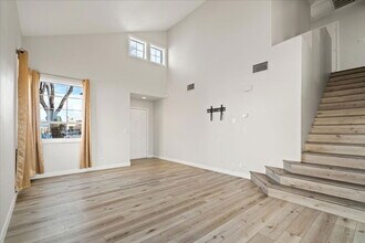 8141 Dartmoor Ave in Las Vegas, NV - Building Photo - Building Photo