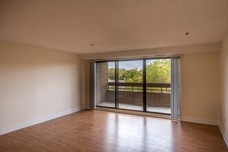 1079 Beacon St, Unit 21 in Brookline, MA - Building Photo - Building Photo