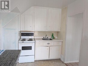 75 Charles St in Oshawa, ON - Building Photo - Building Photo