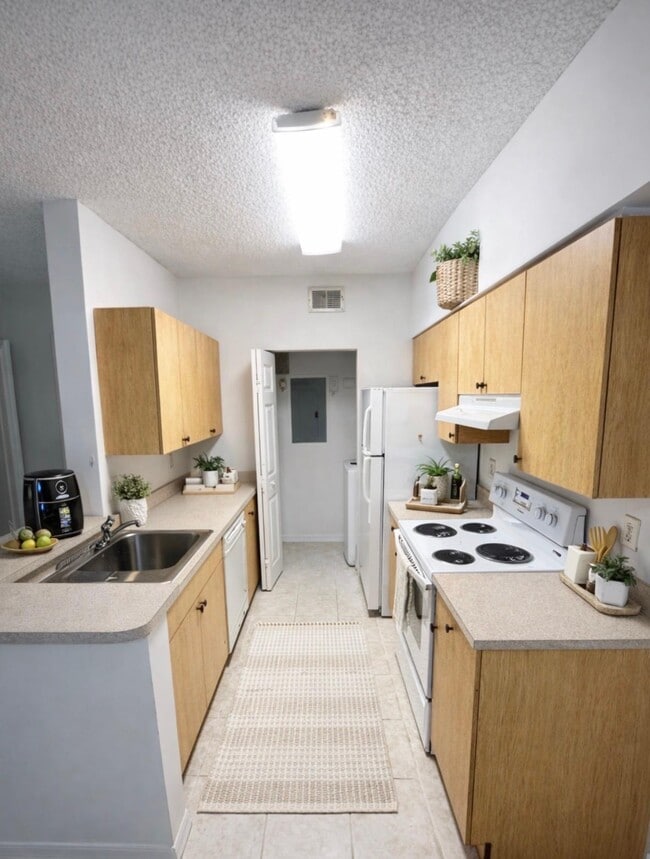 10300 Fox Trail Rd S in Royal Palm Beach, FL - Building Photo - Building Photo