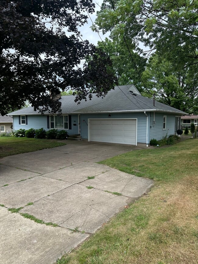 183 S Leavitt Rd in Amherst, OH - Building Photo - Building Photo