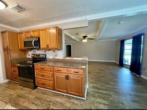 8706 Collingsdale Rd in La Porte, TX - Building Photo - Building Photo