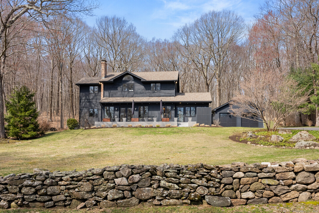 31 Sheehan Rd in Warren, CT - Building Photo