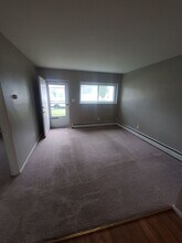 417 N Washington Ave 8 family in Waukesha, WI - Building Photo - Interior Photo