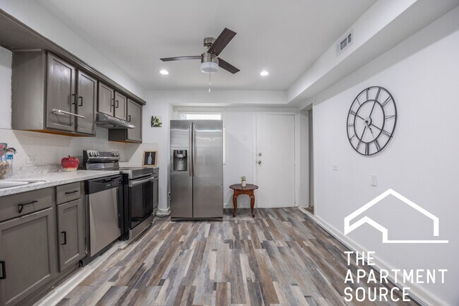 2038 N Hamlin Ave in Chicago, IL - Building Photo - Building Photo
