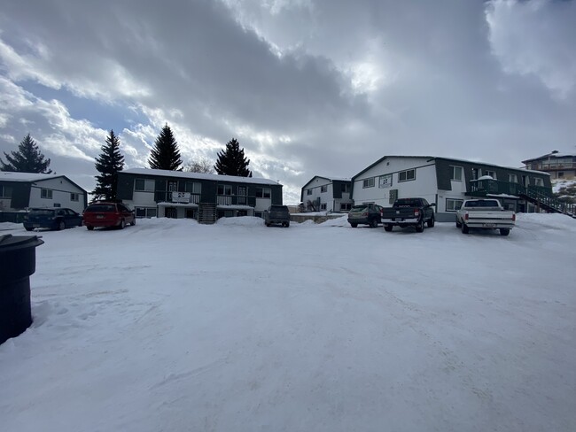 912 Elk St in Kemmerer, WY - Foto de edificio - Building Photo