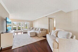 100 Pelican Pointe Dr in Delray Beach, FL - Building Photo - Building Photo