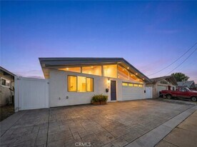 13010 Hartland St in Los Angeles, CA - Building Photo