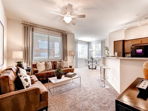 MARTIN APARTMENT HOMES in Las Vegas, NV - Foto de edificio - Building Photo