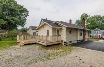 454 Grove Ave in Cuyahoga Falls, OH - Building Photo - Building Photo