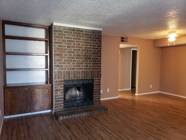 5029 Winder Ct-Unit -B in North Richland Hills, TX - Building Photo - Building Photo