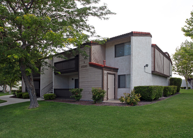 Park Terrace in Lancaster, CA - Building Photo - Building Photo