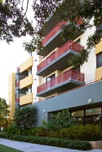 PR SM Revello LLC in Santa Monica, CA - Foto de edificio - Building Photo