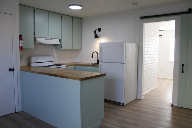 3421 Aztec Rd NE-Unit -Apt B in Albuquerque, NM - Building Photo - Building Photo