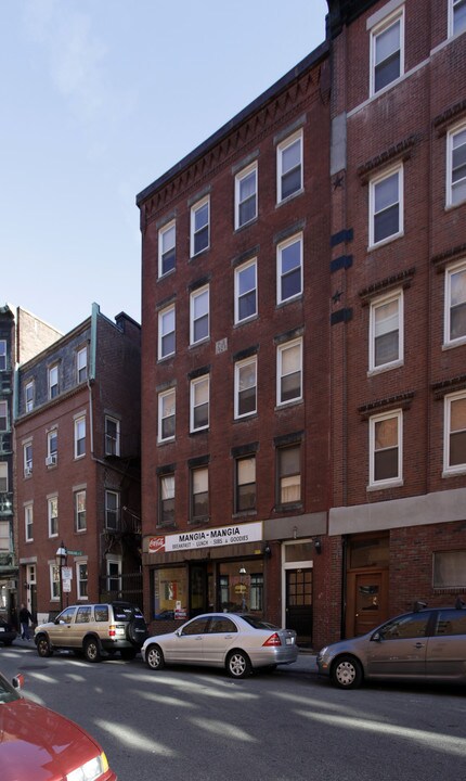 145-147 Endicott St in Boston, MA - Foto de edificio